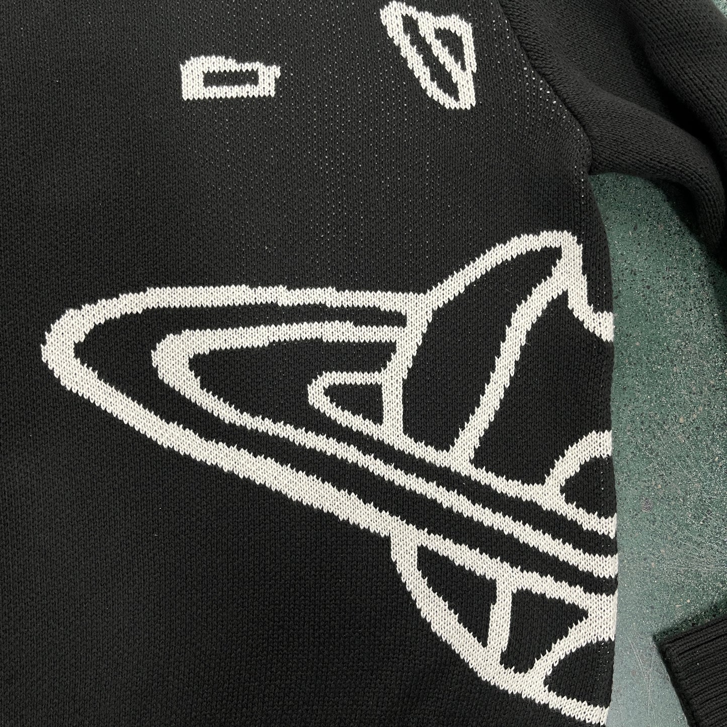 BROKEN PLANET KNIT SWEATER (2 COLORS)
