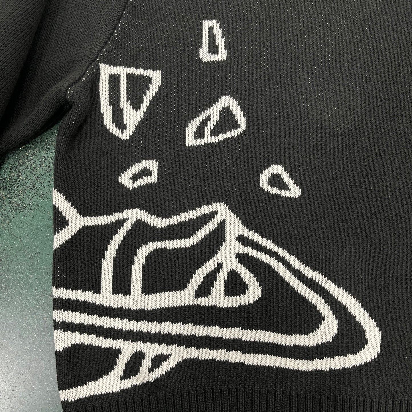 BROKEN PLANET KNIT SWEATER (2 COLORS)