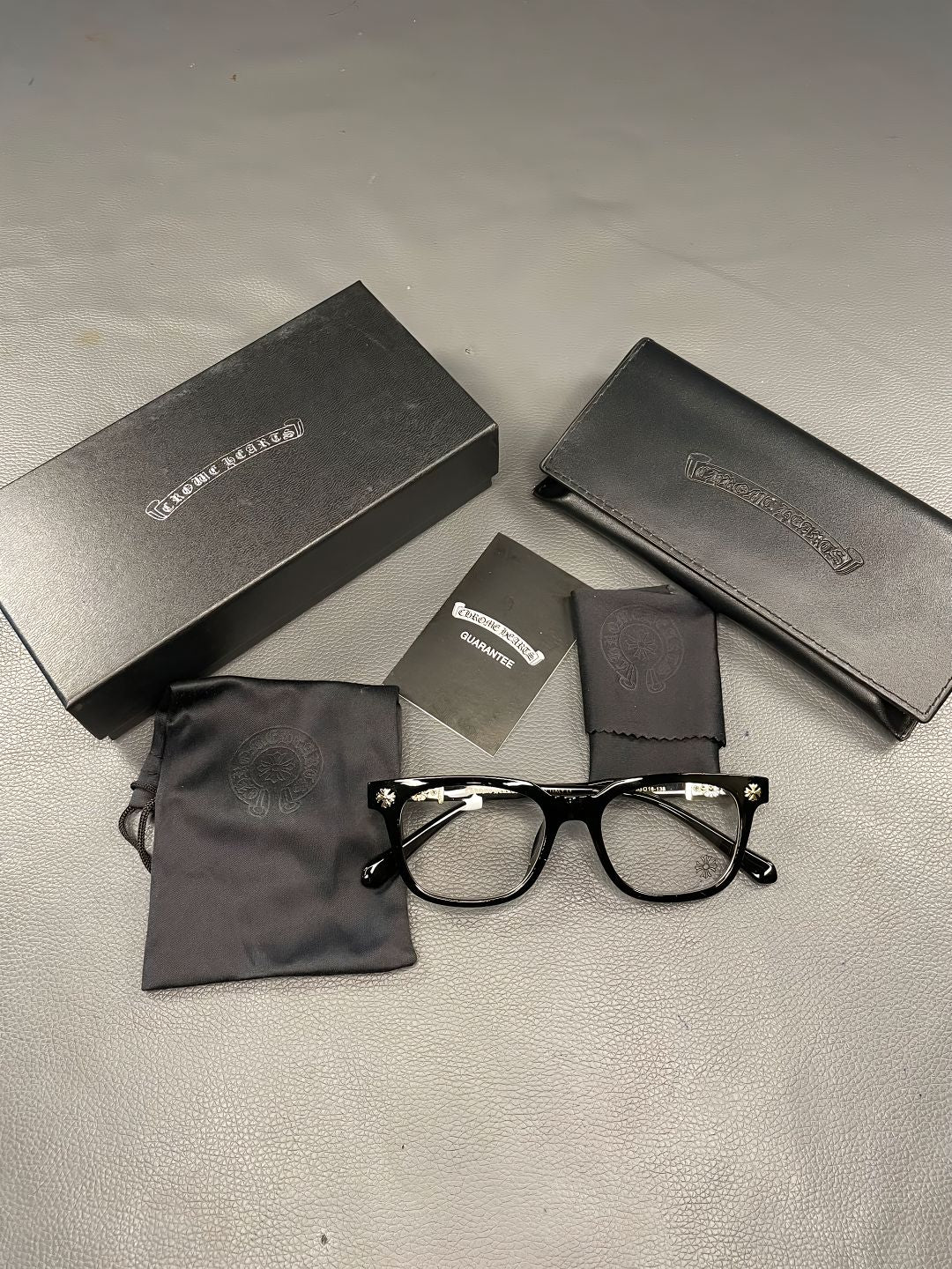 CHROME HEARTS GALSSES (BLACK AND TRANSPARENT )