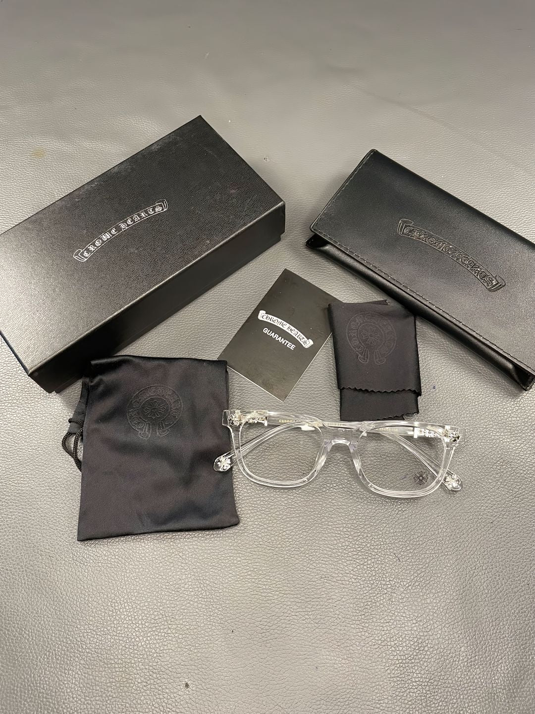 CHROME HEARTS GALSSES (BLACK AND TRANSPARENT )