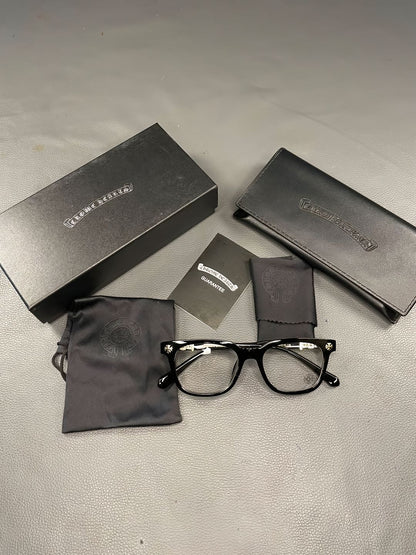 CHROME HEARTS GALSSES (BLACK AND TRANSPARENT )